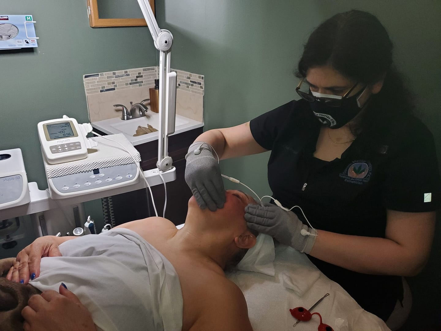 Esthtician working on clients facial