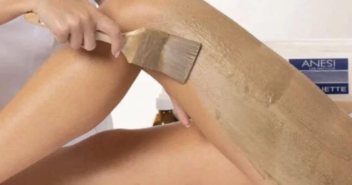 Legs with a brush parafango being applied