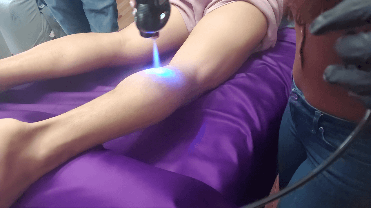 A Young man gets pain treatment in Floral Park,New York using the lifechanging cryotherapy treatment